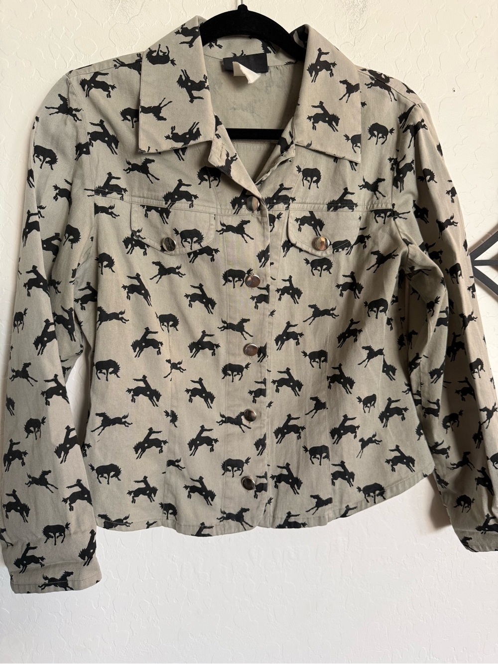 ROUGHRIDER Vintage Western Bucking Bronco Print Button-Up Khaki Top - Medium